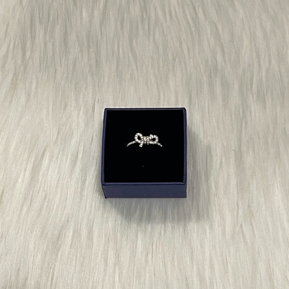 SWAROVSKI Bow Ring. BRAND NEW - Picture 2 of 2
